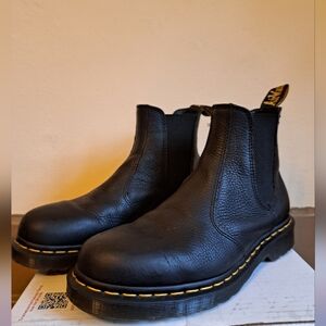 Dr. Martens L9 M8 2976 Black Chelsea Boot